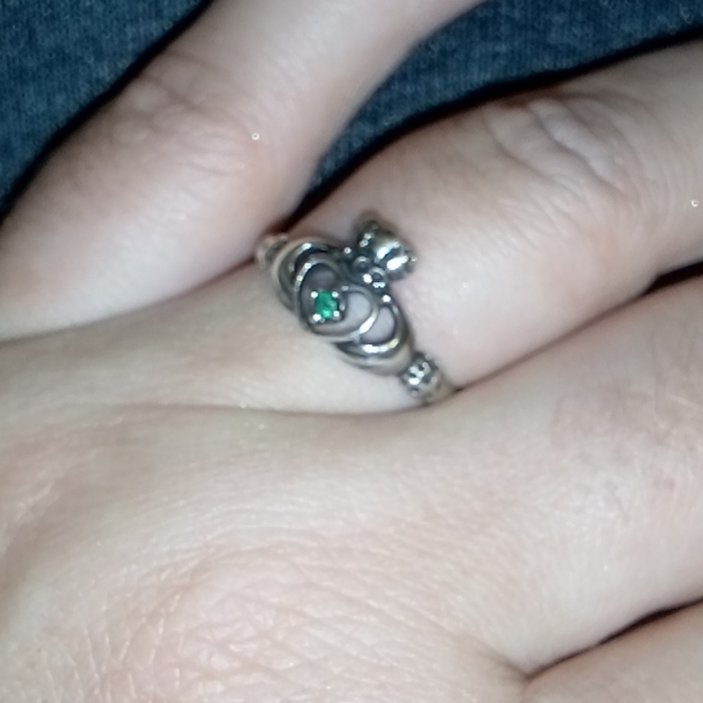 Sterling Silver Irish Claddaugh Ring w Emerald.